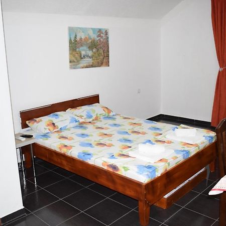 Srebrna Nit Apartamento Veliko Gradište Exterior foto