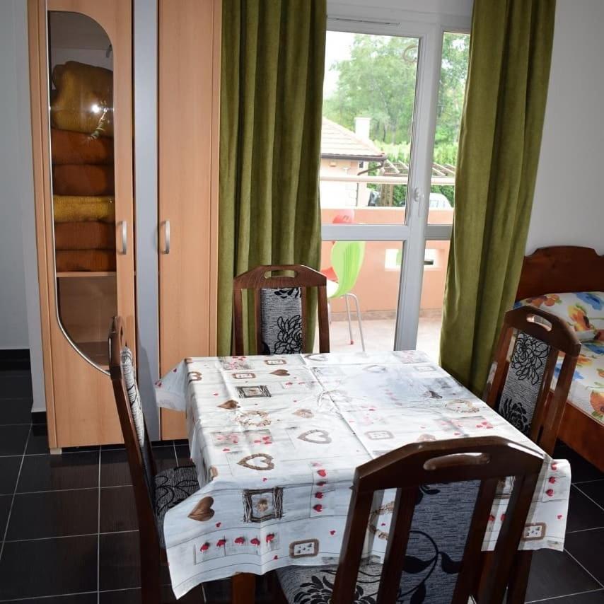 Srebrna Nit Apartamento Veliko Gradište Exterior foto